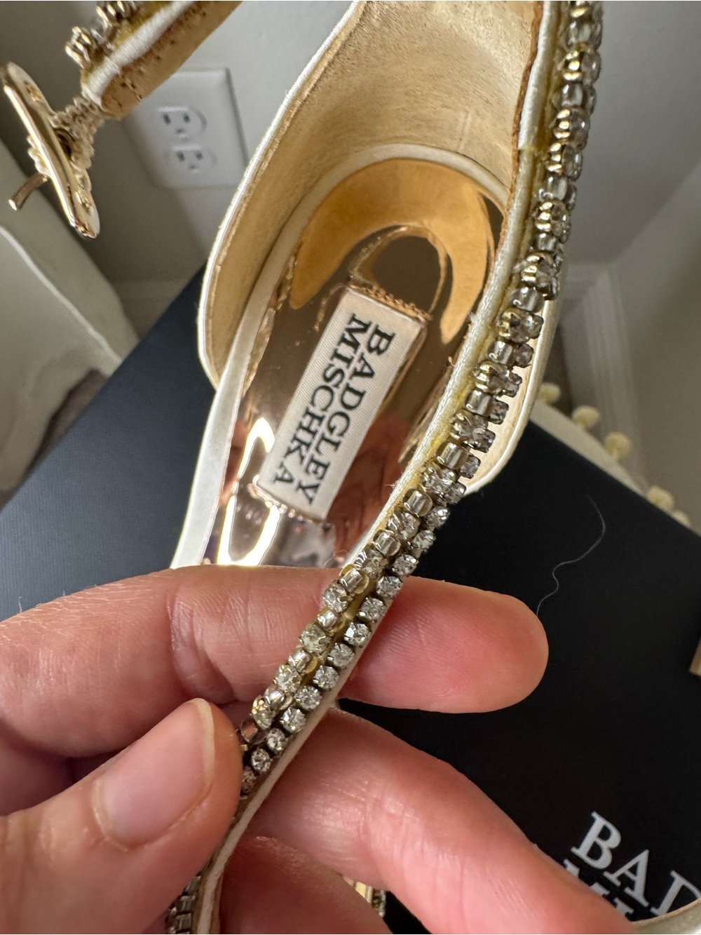 * New In Box * Badgley Mischka Finesse Satin Pumps w/ Crystals Size 7.5 - Picture 4 of 16